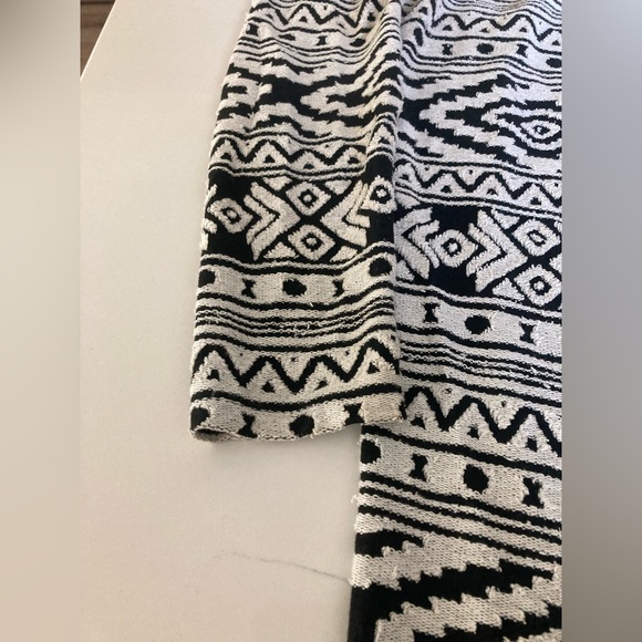 Women American eagle open front cardigan sweater Aztec white cream black m - Picture 7 of 7